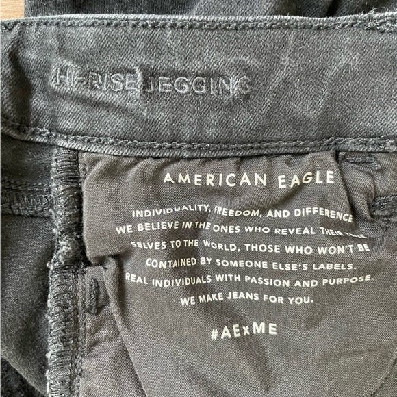 American Eagle distressed Hi Rise denim jeggings, size 4 - Picture 6 of 6